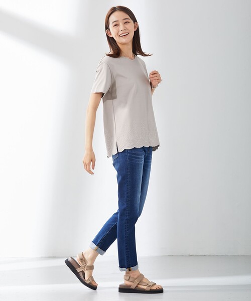 J.PRESS(ジェイプレス)の「【UVケア・接触冷感】コンパクトコットンスムース 裾刺繍 カットソー(Tシャツ/カットソー・レディース・ホワイト系/グレー系/ベージュ系/ネイビー系・MEDIUM/LARGE)」の16枚目の写真