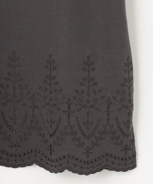 J.PRESS(ジェイプレス)の「【UVケア・接触冷感】コンパクトコットンスムース 裾刺繍 カットソー(Tシャツ/カットソー・レディース・ホワイト系/グレー系/ベージュ系/ネイビー系・MEDIUM/LARGE)」の7枚目の写真
