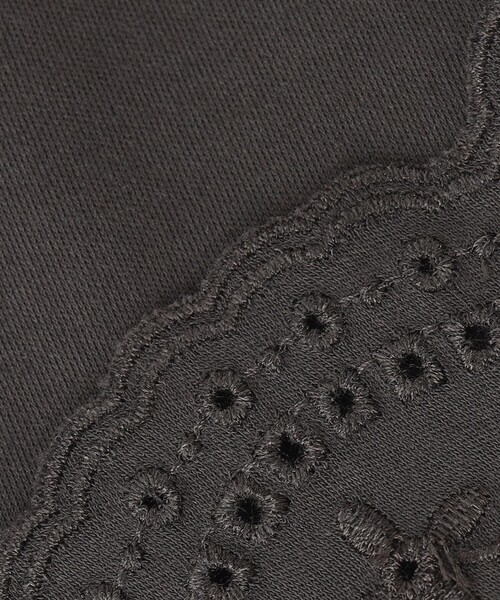 J.PRESS(ジェイプレス)の「【UVケア・接触冷感】コンパクトコットンスムース 裾刺繍 カットソー(Tシャツ/カットソー・レディース・ホワイト系/グレー系/ベージュ系/ネイビー系・MEDIUM/LARGE)」の6枚目の写真