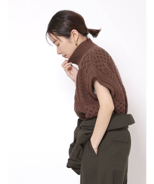 Ungrid（アングリッド）の「パッチワークケーブルニットベスト（ニット/セーター・レディース・ブラウン/アイボリー・FREE）」の13枚目の写真