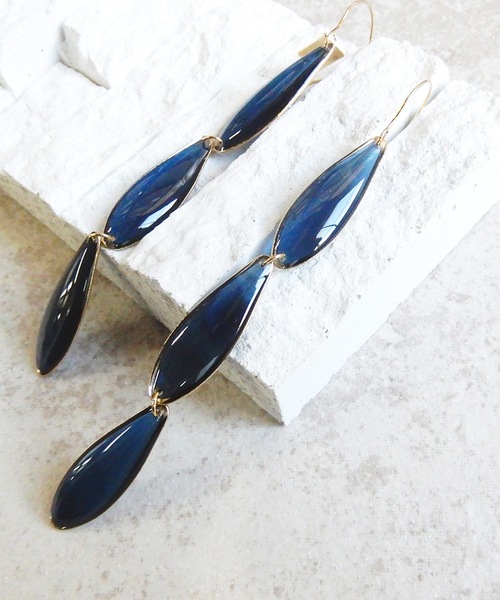 The Rule(ザルール)の「The Rule ザルール:Trough hook pierced earring:ティアドロップピアス(ピアス(両耳用)・レディース・ブラック/ネイビー/クリア・FREE)」の2枚目の写真