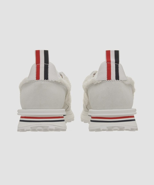 THOM BROWNE（トムブラウン）の「TECH RUNNER W/ RWB LACE LOOPS IN SHEARLING（スニーカー・メンズ・ホワイト・8.5/9.5/7.5）」の4枚目の写真
