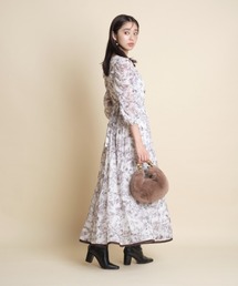 新品タグ付き　JUSGLITTY　ラインタッチプリントワンピース　ブラック JUSGLITTY（ジャスグリッティー）の「ラインタッチプリント