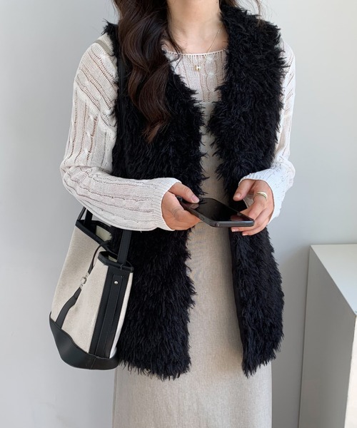 ABITOKYO(アビトーキョー)の「ボリュームプードルフェイクファーベスト(ベスト・レディース・モカ/アイボリー/ブラック/ベージュ・M/L)」の17枚目の写真