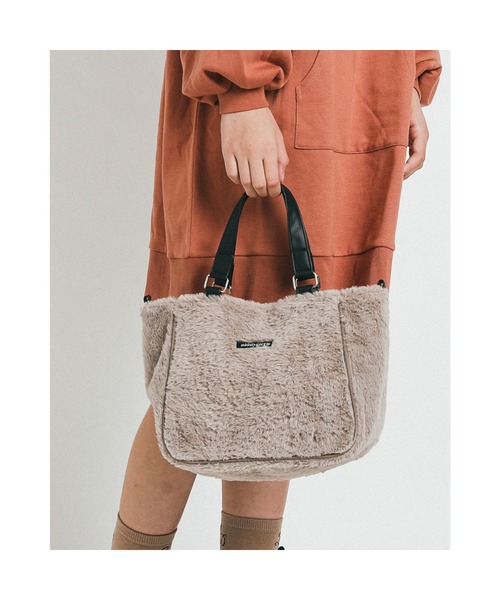 ZIDDY（ジディ）の「ZIDDY/2WAYフェイクファーショルダーバッグ（ショルダーバッグ・キッズ・ベージュ/ブラック系その他・ONESIZE）」の2枚目の写真