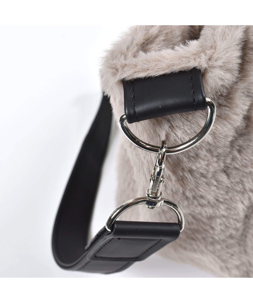 ZIDDY（ジディ）の「ZIDDY/2WAYフェイクファーショルダーバッグ（ショルダーバッグ・キッズ・ベージュ/ブラック系その他・ONESIZE）」の19枚目の写真
