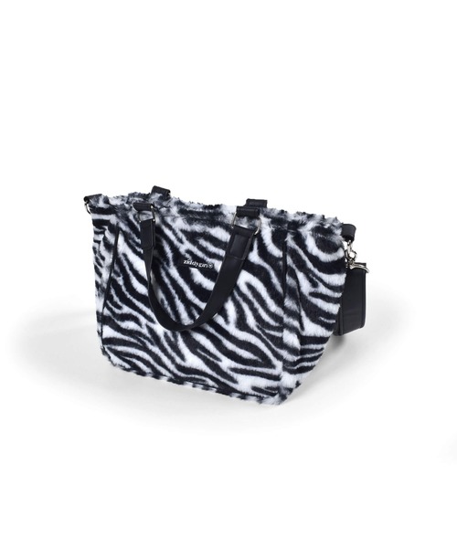 ZIDDY（ジディ）の「ZIDDY/2WAYフェイクファーショルダーバッグ（ショルダーバッグ・キッズ・ベージュ/ブラック系その他・ONESIZE）」の4枚目の写真