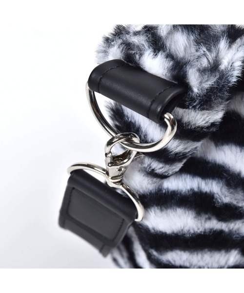 ZIDDY（ジディ）の「ZIDDY/2WAYフェイクファーショルダーバッグ（ショルダーバッグ・キッズ・ベージュ/ブラック系その他・ONESIZE）」の8枚目の写真