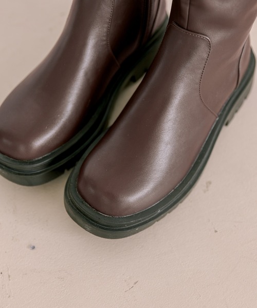 OLIVE des OLIVE（オリーブデオリーブ）の「バックレースアップロングブーツ（ブーツ・レディース・ブラック/ダークブラウン・SMALL/MEDIUM/LARGE）」の9枚目の写真