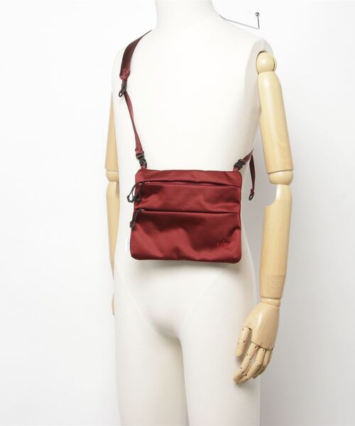 F/CE. (エフシーイー)の「F/CE. SATIN SACOCHE M / エフシーイー サテン サコッシュM(ショルダーバッグ・メンズ・ブラック/ワイン/キャメル・FREE)」の22枚目の写真