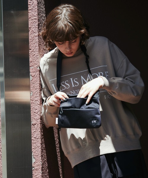 F/CE. (エフシーイー)の「F/CE. SATIN SACOCHE M / エフシーイー サテン サコッシュM(ショルダーバッグ・メンズ・ブラック/ワイン/キャメル・FREE)」の2枚目の写真