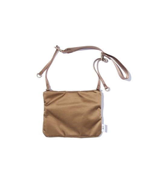 F/CE. (エフシーイー)の「F/CE. SATIN SACOCHE M / エフシーイー サテン サコッシュM(ショルダーバッグ・メンズ・ブラック/ワイン/キャメル・FREE)」の8枚目の写真