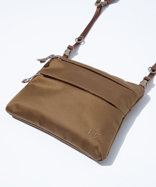 F/CE. (エフシーイー)の「F/CE. SATIN SACOCHE M / エフシーイー サテン サコッシュM(ショルダーバッグ・メンズ・ブラック/ワイン/キャメル・FREE)」の11枚目の写真