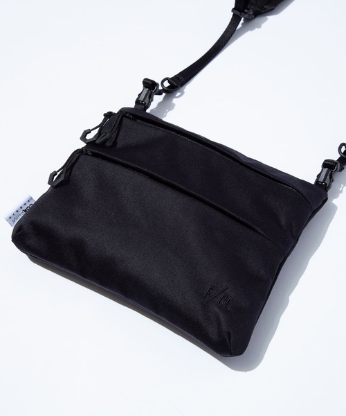 F/CE. (エフシーイー)の「F/CE. SATIN SACOCHE M / エフシーイー サテン サコッシュM(ショルダーバッグ・メンズ・ブラック/ワイン/キャメル・FREE)」の9枚目の写真