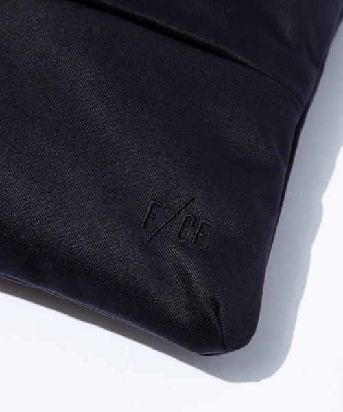F/CE. (エフシーイー)の「F/CE. SATIN SACOCHE M / エフシーイー サテン サコッシュM(ショルダーバッグ・メンズ・ブラック/ワイン/キャメル・FREE)」の14枚目の写真
