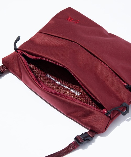 F/CE. (エフシーイー)の「F/CE. SATIN SACOCHE M / エフシーイー サテン サコッシュM(ショルダーバッグ・メンズ・ブラック/ワイン/キャメル・FREE)」の17枚目の写真