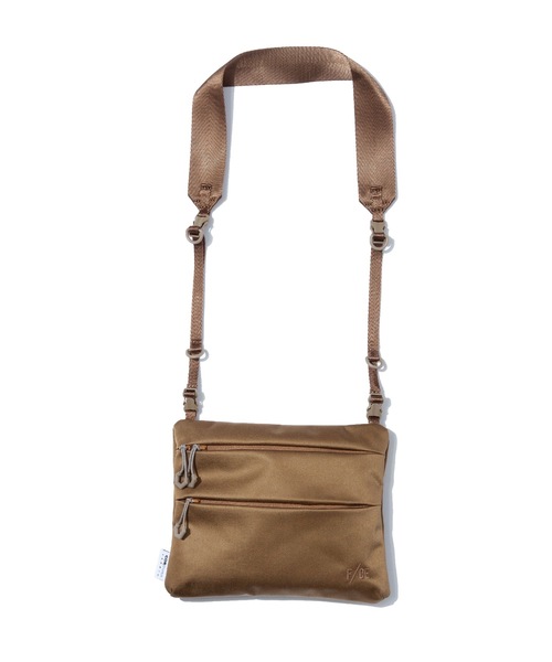 F/CE. (エフシーイー)の「F/CE. SATIN SACOCHE M / エフシーイー サテン サコッシュM(ショルダーバッグ・メンズ・ブラック/ワイン/キャメル・FREE)」の5枚目の写真