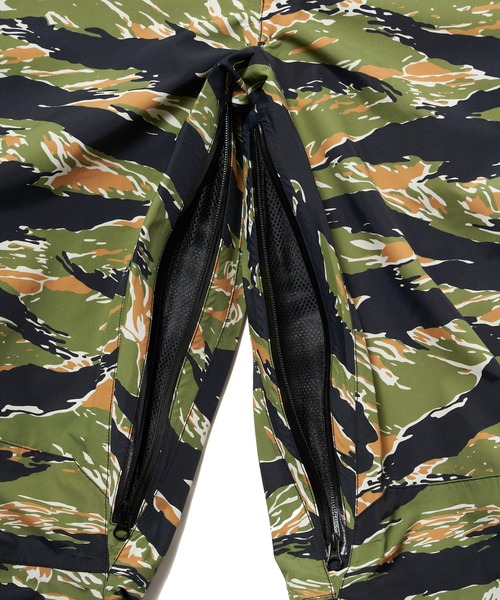 CRIMIE（クライミー）の「XD-CORE 3LAYER BIB PANTS（カーゴパンツ