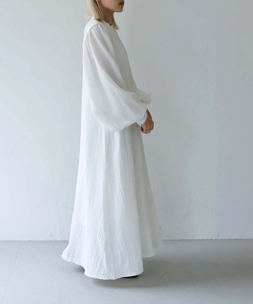 vingtrois(バントロア)の「【vingtrois】ボリュームスリーブロングフレアワンピース(ワンピース・レディース・ブラック/オフホワイト・M)」の7枚目の写真