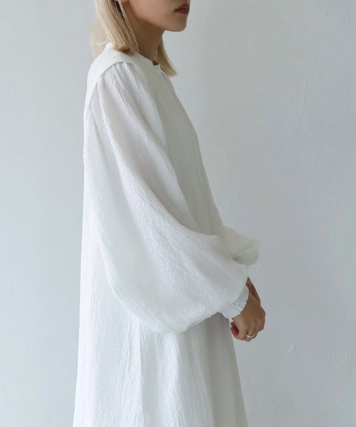 vingtrois(バントロア)の「【vingtrois】ボリュームスリーブロングフレアワンピース(ワンピース・レディース・ブラック/オフホワイト・M)」の8枚目の写真