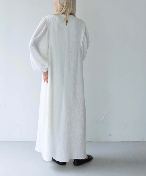 vingtrois(バントロア)の「【vingtrois】ボリュームスリーブロングフレアワンピース(ワンピース・レディース・ブラック/オフホワイト・M)」の9枚目の写真