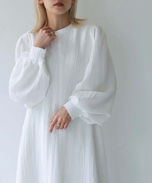 vingtrois(バントロア)の「【vingtrois】ボリュームスリーブロングフレアワンピース(ワンピース・レディース・ブラック/オフホワイト・M)」の5枚目の写真