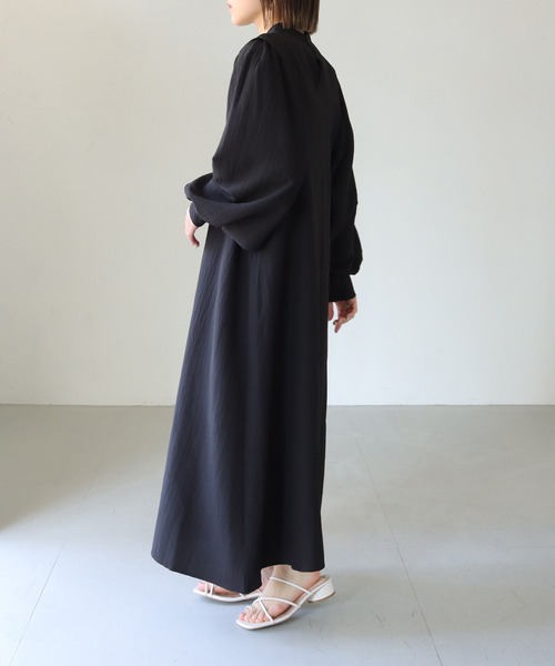 vingtrois(バントロア)の「【vingtrois】ボリュームスリーブロングフレアワンピース(ワンピース・レディース・ブラック/オフホワイト・M)」の13枚目の写真