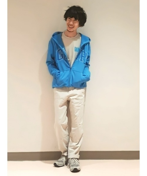 GAP(ギャップ)の「GAPアーチロゴ フレンチテリーフルジップパーカー(ユニセックス)(パーカー・メンズ・ブラック/ブルー/グレー/ホワイト/ベージュ/ネイビー・XS/S/M/L/XL)」の17枚目の写真