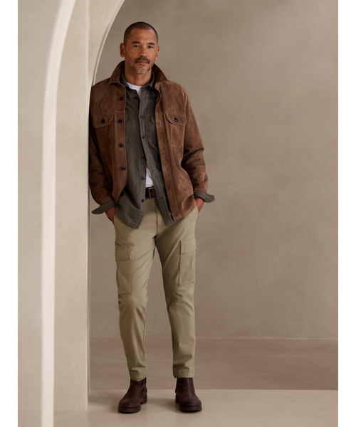 Banana Republic(バナナリパブリック)の「トラベラー カーゴパンツ(カーゴパンツ・メンズ・ベージュ/グリーン/ホワイト・28/29/30/31/32/33/34)」の2枚目の写真