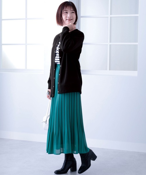 BELLUNA PLUS（ベルーナ）の「ボタンデザインクルーネックカーディガン（カーディガン/ボレロ・レディース・イエロー/レッド/ブラック/グリーン・MEDIUM/LARGE/X-LARGE）」の7枚目の写真