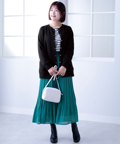 BELLUNA PLUS（ベルーナ）の「ボタンデザインクルーネックカーディガン（カーディガン/ボレロ・レディース・イエロー/レッド/ブラック/グリーン・MEDIUM/LARGE/X-LARGE）」の9枚目の写真