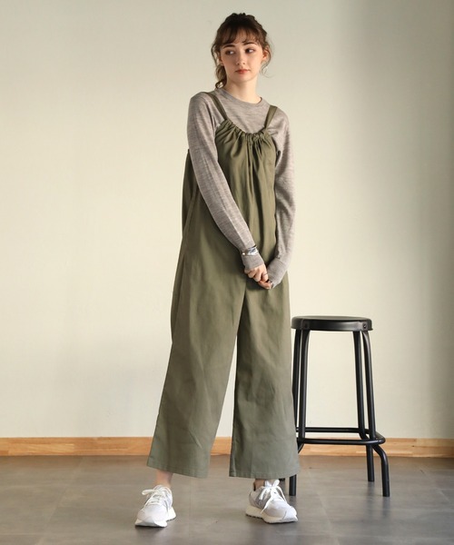 aity(アイティ)の「ツイルギャザーオールインワン(サロペット/オーバーオール・レディース・オリーブ/ブラック/アイボリー/ライトベージュ・M)」の13枚目の写真