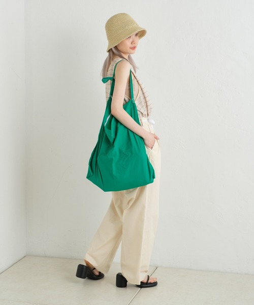 WHIMSIC（ウィムジック）の「【UNISEX】ナイロンビッグスリングバッグ（ショルダーバッグ・メンズ・ブラック/ブルー/ホワイト/グリーン/ネイビー・FREE）」の10枚目の写真