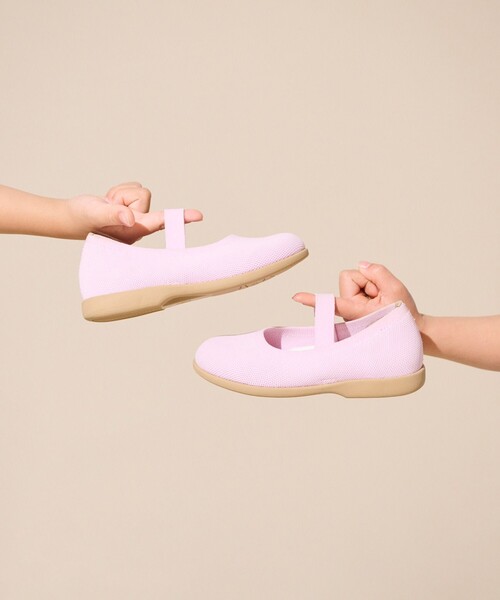 UNFILO(アンフィーロ)の「“撥水&洗えるニットシューズ” KIDS ストラップ シューズ(バレエシューズ・レディース・ふじ色系/ピンク系/ブラック系・18/22/21/20/19)」の1枚目の写真