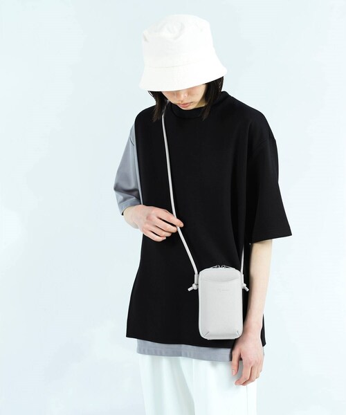 tk.TAKEO KIKUCHI（ティーケータケオキクチ）の「◆縦型ミニショルダーバッグ（ショルダーバッグ・メンズ・ブラック/ブラック系/ベージュ系/ブラック系3/シルバー系/モスグリーン系/ブラック系4/ベージュ系4/ネイビー系4/ブラック系5・00）」の21枚目の写真