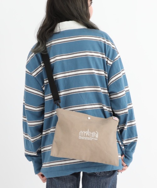 Manhattan Portage（マンハッタンポーテージ）の「Botanical Sullivan Shoulder Bag Canvas（ショルダーバッグ・レディース・ブラック/ベージュ/オリーブ・SMALL）」の21枚目の写真