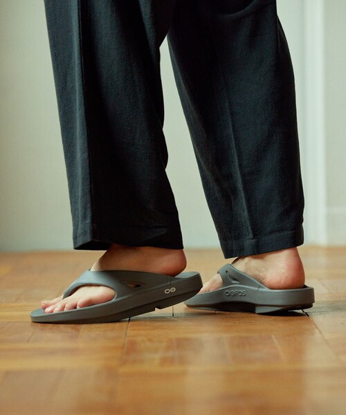 OOFOS（ウーフォス）の「OOFOS/ウーフォス Ooriginal/ウーオリジナル（サンダル・メンズ・グレー/ブラック/オリーブ/ワインレッド/ベージュ/ブルー・7/9/8）」の8枚目の写真