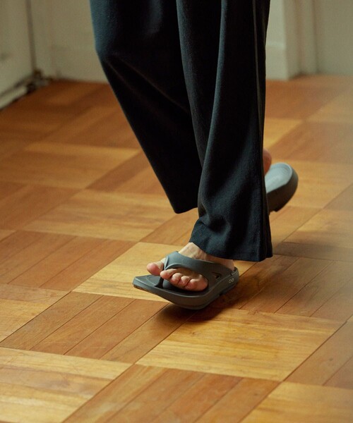 OOFOS（ウーフォス）の「OOFOS/ウーフォス Ooriginal/ウーオリジナル（サンダル・メンズ・グレー/ブラック/オリーブ/ワインレッド/ベージュ/ブルー・7/9/8）」の9枚目の写真