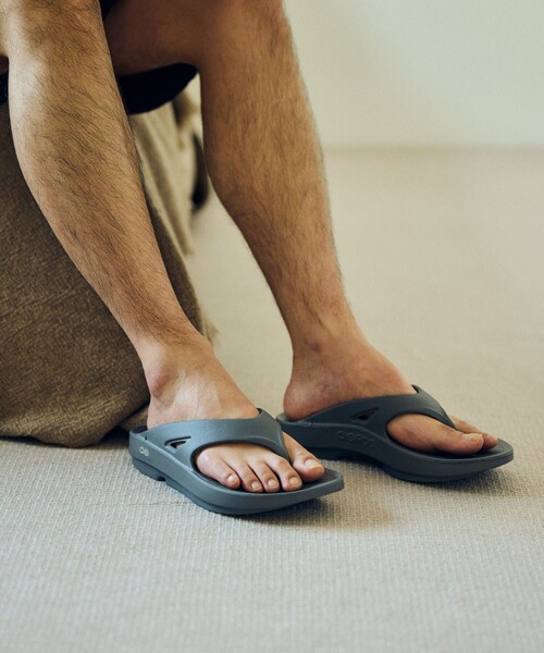 OOFOS（ウーフォス）の「OOFOS/ウーフォス Ooriginal/ウーオリジナル（サンダル・メンズ・グレー/ブラック/オリーブ/ワインレッド/ベージュ/ブルー・7/9/8）」の10枚目の写真