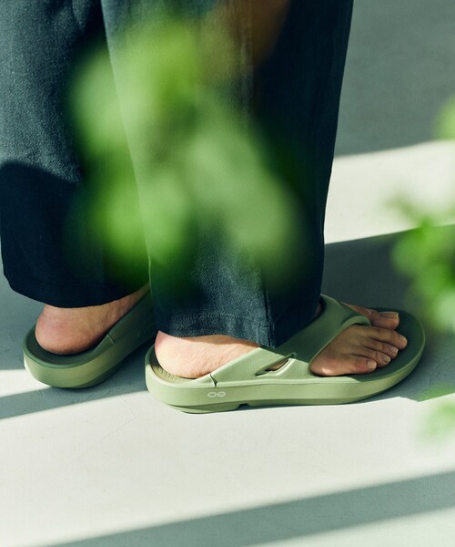 OOFOS（ウーフォス）の「OOFOS/ウーフォス Ooriginal/ウーオリジナル（サンダル・メンズ・グレー/ブラック/オリーブ/ワインレッド/ベージュ/ブルー・7/9/8）」の15枚目の写真