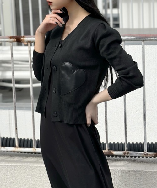 LVEU.（ラブユ.）の「【ZOZOTOWN限定】Heart design V-neck cardigan / ハートデザインVネックカーディガン（カーディガン/ボレロ・レディース・ブラック/ホワイト・FREE）」の10枚目の写真
