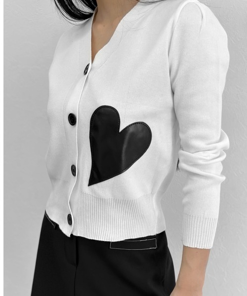 LVEU.（ラブユ.）の「【ZOZOTOWN限定】Heart design V-neck cardigan / ハートデザインVネックカーディガン（カーディガン/ボレロ・レディース・ブラック/ホワイト・FREE）」の15枚目の写真