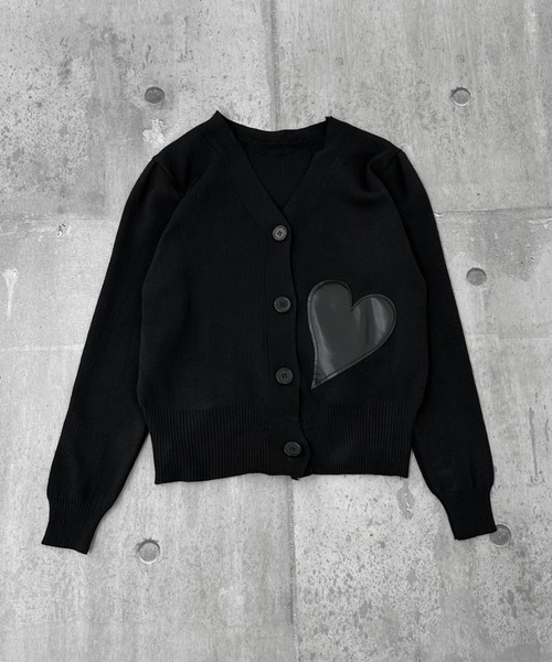 LVEU.（ラブユ.）の「【ZOZOTOWN限定】Heart design V-neck cardigan / ハートデザインVネックカーディガン（カーディガン/ボレロ・レディース・ブラック/ホワイト・FREE）」の16枚目の写真