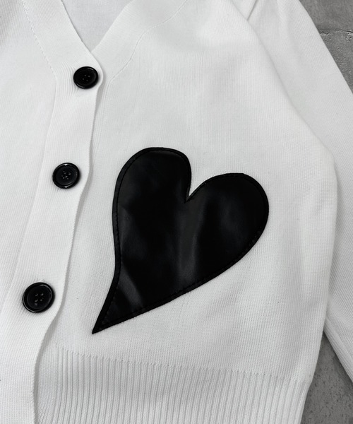 LVEU.（ラブユ.）の「【ZOZOTOWN限定】Heart design V-neck cardigan / ハートデザインVネックカーディガン（カーディガン/ボレロ・レディース・ブラック/ホワイト・FREE）」の19枚目の写真