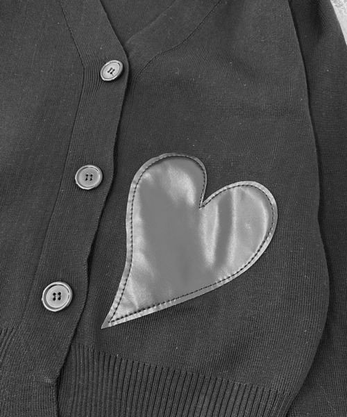 LVEU.（ラブユ.）の「【ZOZOTOWN限定】Heart design V-neck cardigan / ハートデザインVネックカーディガン（カーディガン/ボレロ・レディース・ブラック/ホワイト・FREE）」の17枚目の写真