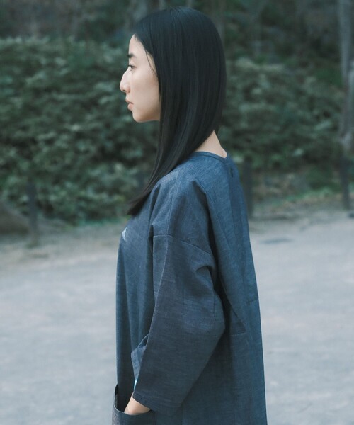 SHARE PARK(シェアパーク)の「【UVカット・撥水・ストレッチ】ストレッチデニムライト ワンピース(ワンピース・レディース・サックスブルー系/ネイビー系・MEDIUM/SMALL)」の17枚目の写真
