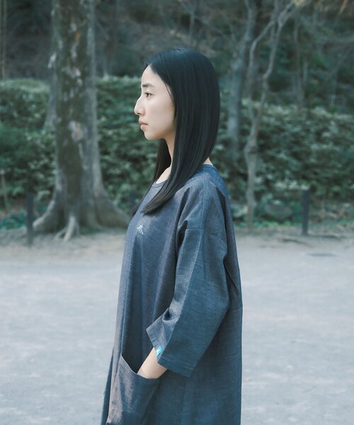 SHARE PARK(シェアパーク)の「【UVカット・撥水・ストレッチ】ストレッチデニムライト ワンピース(ワンピース・レディース・サックスブルー系/ネイビー系・MEDIUM/SMALL)」の18枚目の写真