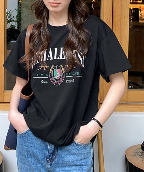 Chaco closet(チャコ クローゼット)の「フロントカレッジプリントTシャツ(Tシャツ/カットソー・レディース・ホワイト/ブラック・M/L)」の1枚目の写真