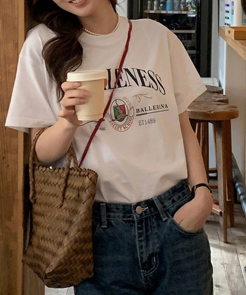 Chaco closet(チャコ クローゼット)の「フロントカレッジプリントTシャツ(Tシャツ/カットソー・レディース・ホワイト/ブラック・M/L)」の4枚目の写真