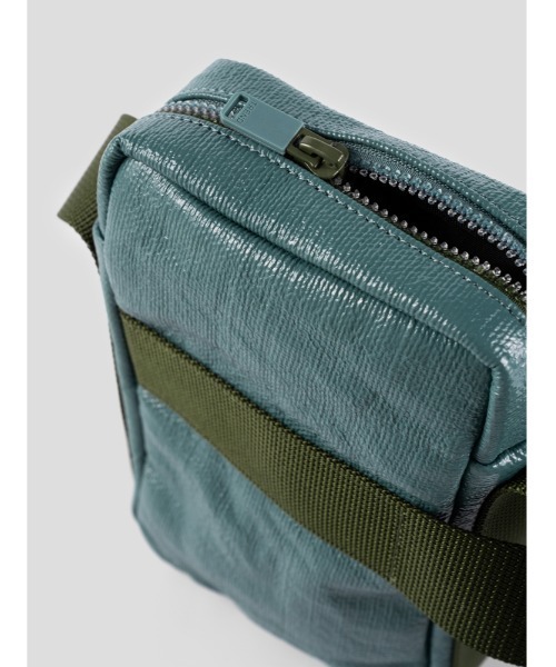 JNBY(ジェーエヌビーワイ)の「HOME LOB Adjustable-strap Crossbody Bag(ショルダーバッグ・レディース・ブラウン/ブラック/ブルー・ONE SIZE)」の14枚目の写真